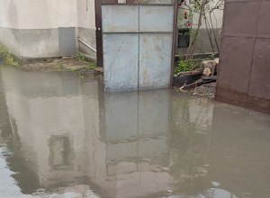 Փրկարարները Երևանի Մալխասյանց փողոցի տան նկուղից հեռացրել են մոտ 5 տոննա ջուր