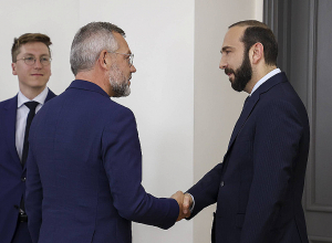 Արարատ Միրզոյանը հանդիպել է ԳԴՀ Բունդեսթագի արտաքին հարաբերությունների մշտական հանձնաժողովի նախագահին