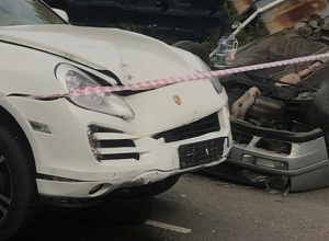 Ավտոմեքենան շրջվել և բախվել է ճամփեզրի ցուցանակին