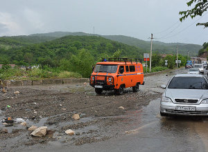 Հորդառատ անձրևի հետևանքով անձրևաջրով են լցվել Ստեփանակերտի մի շարք շինությունների նկուղային հարկերը 
