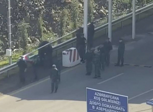 Ինչպե՞ս են ադրբեջանցիները փորձում դրոշ դնել Հակարիի կամրջի մոտ․ համացանցում հայտնվել են կադրեր