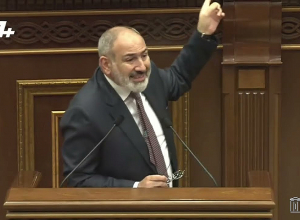 Глядя на герб РА, возникает вопрос: какое отношение он имеет к основанному в 1991 году государству? Пашинян