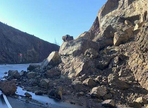 Առատ տեղումների հետևանքով Նորավան-Շամբ ավտոճանապարհի մի քանի հատվածներում տեղի է ունեցել քարաթափում