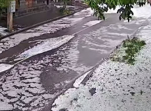 Ինտենսիվ անձրև և կարկուտ  է տեղում Գյումրիում․ Գ․ Սուրենյան