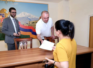 Արտաշատում 35 շահառու ընտանիքների հանձնեցին բնակարանի գնման վկայագրեր