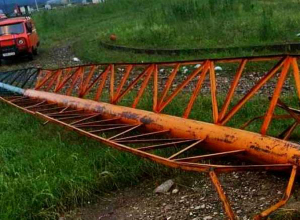 Քամու ուժգնացման հետևանքով Արցախում վնասվել են բնակելի տան տանիքներ, էլեկտրալարեր և ծառեր