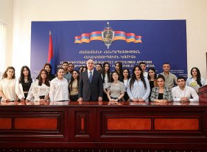 Երիտասարդ առաջնորդների հակակոռուպցիոն դպրոցի ունկնդիրները հանդիպել են Հակակոռուպցիոն կոմիտեի նախագահի հետ