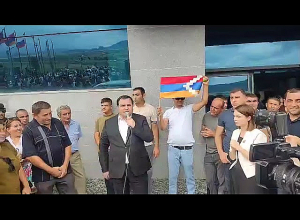 Այստեղ կտեղադրվեն վրաններ՝ մինչեւ մեր պահանջի կատարումը․ Պետնախարարը՝ ռուսական բազայի մոտ