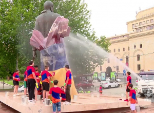 Վարդավառի մեկնարկը մայրաքաղաքում տրվել է վաղ առավոտյան՝ ջրցան և փրկարար  մեքենաների շքերթով