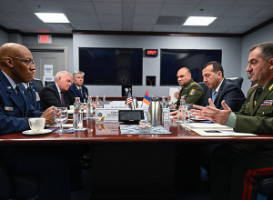 Начальник ГШ РА встретился с начальником штаба ВВС США