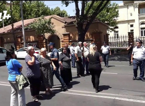 Անհետ կորած զինծառայողների ծնողերի բողոքի ակցիան ՀՀ նախագահի նստավայրի դիմաց. Ուղիղ