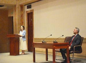 Ժաննա Անդրեասյանը Մատենադարանի աշխատակազմին է ներկայացրել նորանշանակ տնօրեն Արա Խզմալյանին