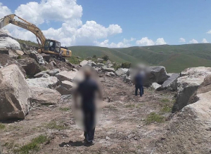 Ապօրինի արդյունահանել էր բազալտե քարեր․ Եղեգնաձորի համայնքային ոստիկանների բացահայտումը