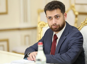 Колонна РА всё ещё ждёт въезда в НК, Азербайджан игнорирует решение международного суда: Ваан Костанян