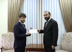 Ֆրանսիայի նորանշանակ դեսպանի հավատարմագրերի պատճենի հանձնումը ՀՀ ԱԳ նախարարին