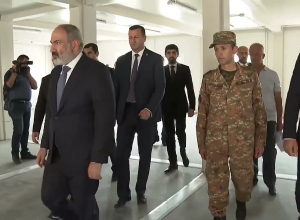 Премьер-министр ознакомился с ходом формирования модульной воинской части N MO