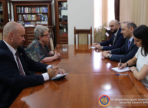 Արմեն Գրիգորյանն ընդունել է ԵՄ դեսպան Անդրեա Վիկտորինին