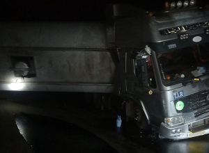 Մազութով բեռնատարը շրջվել է եւ փակել ճանապարհը