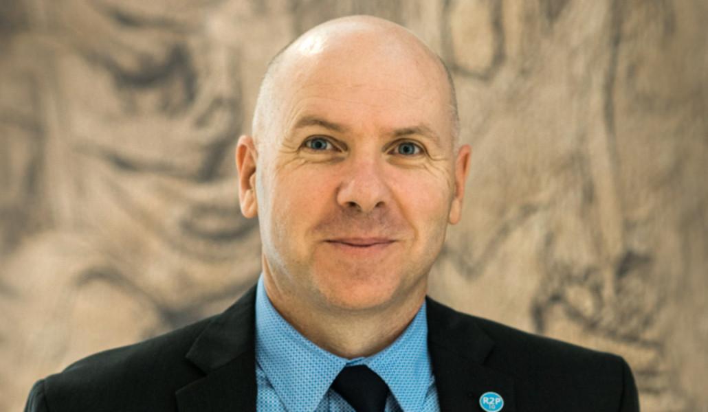 simon_adams_604fb19abaad0