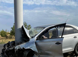 Ավտոմեքենան բախվել է ճանապարհի բաժանարար արգելապատնեշին․ կա տուժած