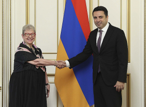 Ալեն Սիմոնյանն Անդրեա Վիկտորինին պարգեւատրել է ՀՀ ԱԺ Պատվո մեդալով