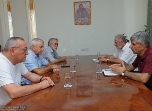 Արցախի Հանրապետության Ազգային ժողովի նախագահ Դավիթ Իշխանյանը հանդիպել է ԱԺ նախկին նախագահների հետ