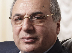 Արմեն Սմբատյանի խափանման միջոցը փոխելու կոչով ՀՀ վարչապետին են դիմել ՌԴ մշակույթի անվանի գործիչներ