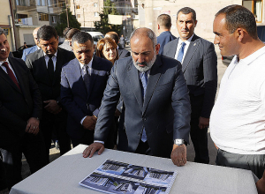 Վարչապետը Կապանում ծանոթացել է բազմաբնակարան համալիրների ներդրումային ծրագրերի ընթացքին