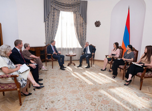 Փոխվարչապետն ու Կլաարը քննարկել են Լեռնային Ղարաբաղում ստեղծված հումանիտար ճգնաժամը