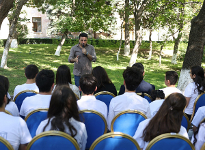 Մշտապես ժամանակ հատկացրեք նոր գիտելիքին. ՀՀ ԱԺ նախագահը՝ «Ամառային դպրոց» ծրագրի մասնակիցներին