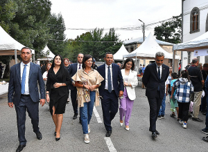 Սիսիանի կենտրոնական հրապարակում այս տարվա վերջին Ֆեստիվառն է․ Աննա Հակոբյանը լուսանկարներ է հրապարակել