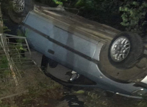 Կապանում մեքենան գլորվել և հայտնվել է տներից մեկի մոտակայքում․ կա զոհ և տուժածներ