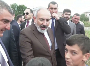 Ամենալա'վն ես, մեռնեմ կյանքիդ, Փաշինյան. տաշիրցիները ծափահարություններով են դիմավորում