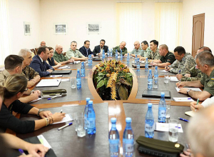 МО РА представило иностранным военным атташе оперативную ситуацию на армяно-азербайджанской границе