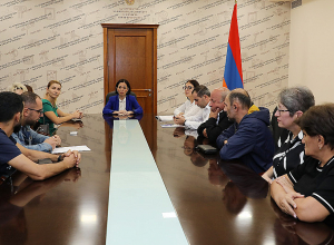 Ժաննա Անդրեասյանն ընդունել է մի շարք այլ խնդիրների վերաբերյալ իրենց դժգոհությունը ներկայացնող ուսուցիչների խմբին