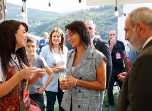 Նիկոլ Փաշինյանը և Աննա Հակոբյանը Դեբետում ներկա են գտնվել նոր հյուրանոցի ու Արվեստի, արհեստի և երաժշտության փառատոնի բացմանը