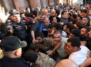 Չենթարկվել հնարավոր սադրանքների․ Ոստիկանության կոչը՝ հրապարակում ակցիա իրականացնող քաղաքացիներին