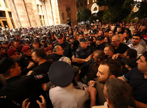 Փակ փողոցներ, ոստիկանական գործողություններ Երեւանում, ՖՈՏՈՇԱՐՔ