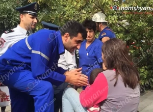 Արտակարգ դեպք Երևանում․ կինը երեխային գրկին սպառնում էր կամրջից ցած նետվելով՝ ինքնասպանություն գործել․ ըստ հավաքվածների՝ նա արցախցի է․ Shamshyan.com