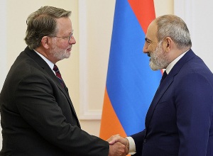 Վարչապետ Փաշինյանն ընդունել է ԱՄՆ սենատոր Գերի Փիթերսին