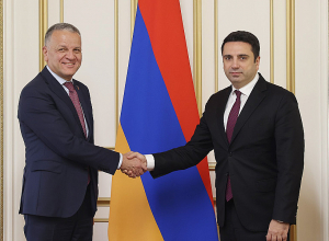 Իրավիճակը ծայրահեղ ծանր է Հայաստանի եւ հայ ժողովրդի համար. ՀՀ-ում ԵՄ պատվիրակության ղեկավարը՝ Ալեն Սիմոնյանին