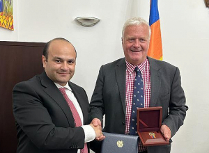 Ռազմական բժիշկ, պրոֆեսոր Սթիվ Ժեֆերին և իր թիմը կժամանեն ՀՀ՝ անհրաժեշտ բժշկական ծառայություններ մատուցելու նպատակով