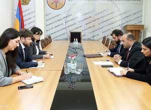 Франция предоставит 7 млн евро, медоборудование и средства для помощи вынужденным переселенцам из НК