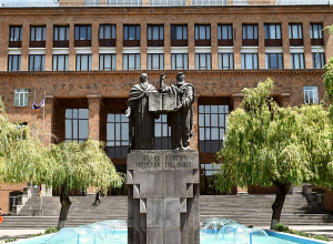 ԵՊՀ-ում այս տարի սահմանված 2459 տեղից թափուր է մնացել միայն 38 տեղ․ ռեկտոր