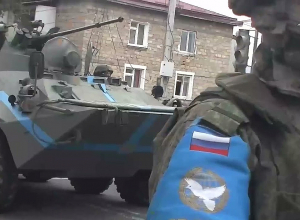 Ռուս խաղաղապահները Լեռնային Ղարաբաղի դատարկ բնակավայրերը շուրջօրյա վերահսկում են տանկերով