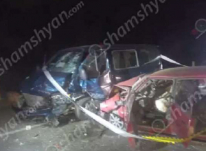 Երևան-Գյումրի ավտոճանապարհին բախվել են մարդատար Ford Transit-ն ու ВАЗ 2109-ը. 9 վիրավորներից 2-ի վիճակը ծայրահեղ ծանր է․ Shamshyan.com