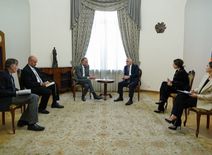 Мгер Григорян принял посла ЕС