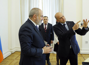 Վարչապետն ընդունել է Սամբոյի միջազգային ֆեդերացիայի նախագահին