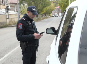 Կաշառք էր առաջարկել պարեկներին՝ իրավախախտումները չարձանագրելու համար եւ ձերբակալվել