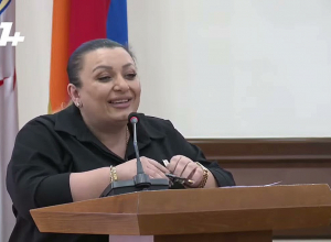 «Քաղաքական մուրացկան», այ «Կոյուղաջրերի թագուհի»․ չափդ ճանաչի․ լարված իրավիճակ Երևանի ավագանիում